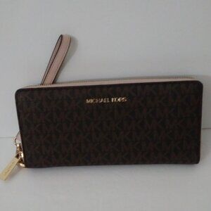 Michal Kors Jet Set Travel Large Logo Brown Continental Wristlet